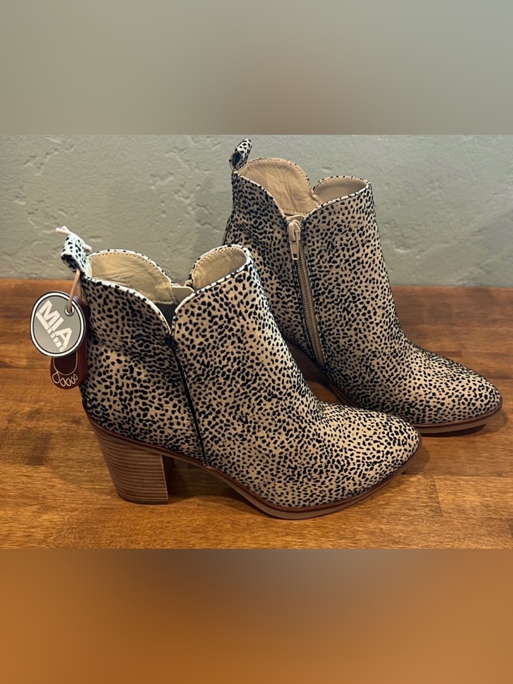 MIA Women's Leopard Print Ankle Bootie - Tan/Black nwt